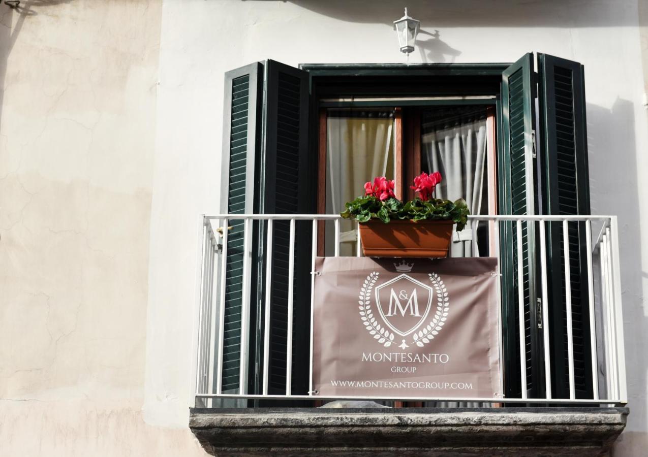 Montesantogroup Apartments Napels Buitenkant foto